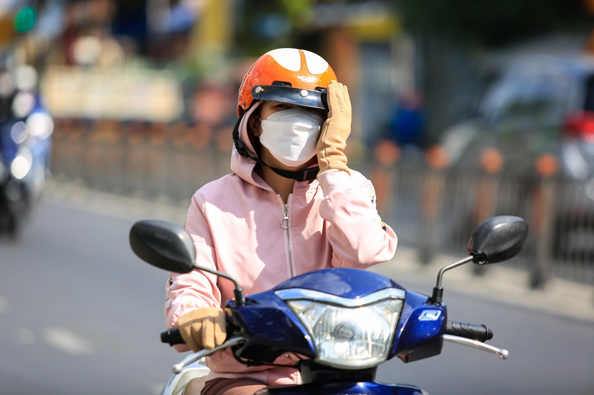 Nắng nóng rát rạt như “chảo lửa”, nơi nào đang “đứng đầu bảng” về nhiệt độ? - Ảnh 1.