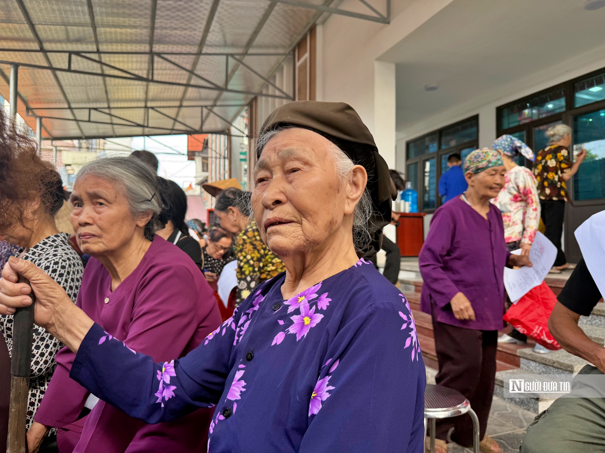 Hà Nội: Hàng trăm người cao tuổi phấn khởi đi khám sức khoẻ miễn phí- Ảnh 3. Hà Nội: Hàng trăm người cao tuổi phấn khởi đi khám sức khoẻ miễn phí- Ảnh 3.