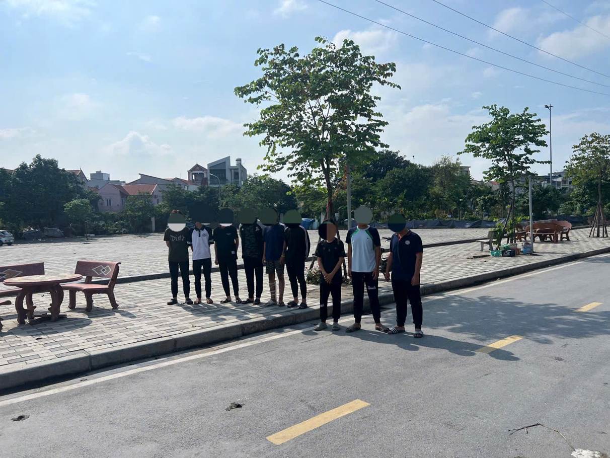Khởi tố 4 thanh, thiếu niên dùng hơi cay, gậy bóng chày đánh nhau - Ảnh 1.
