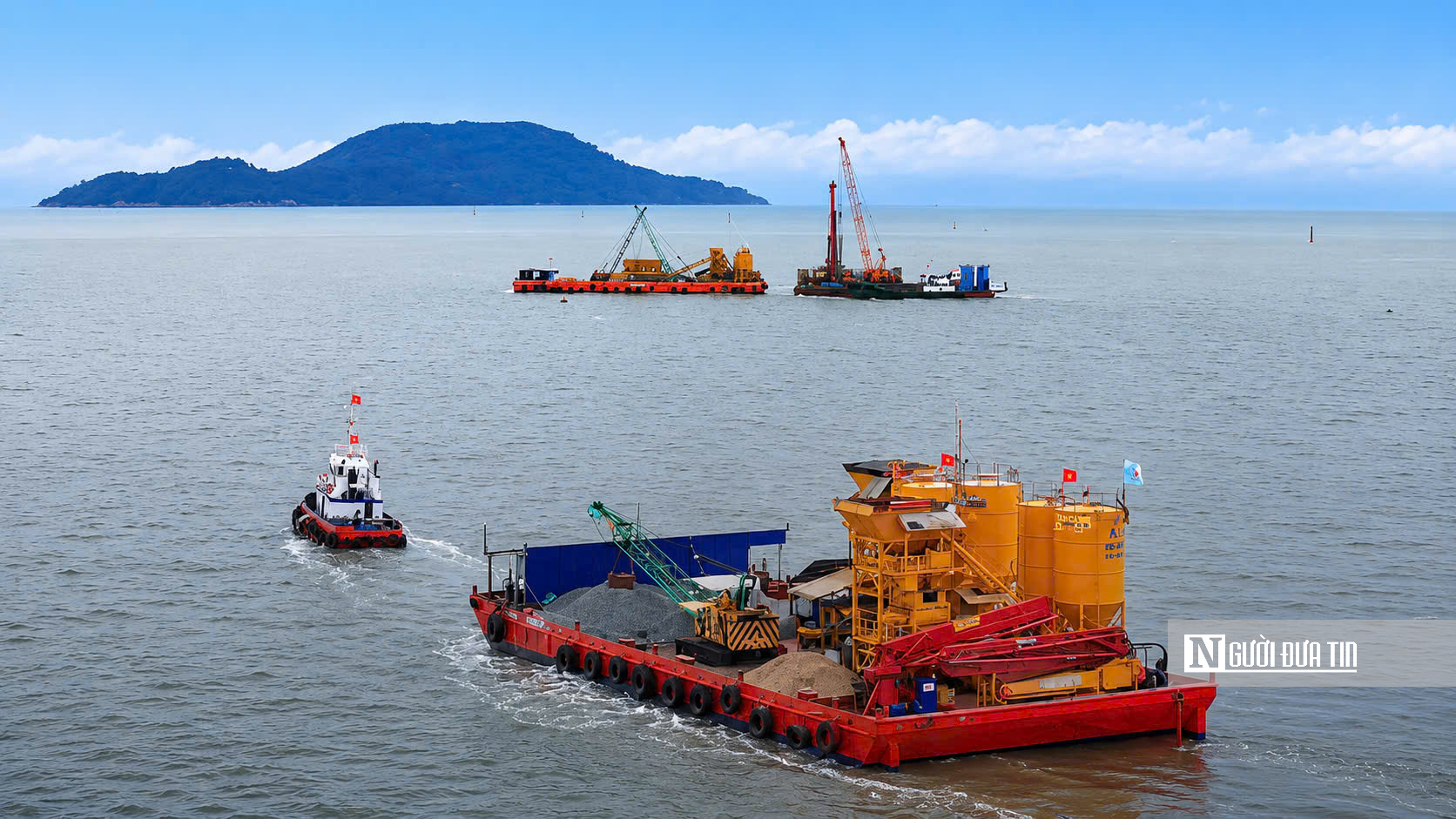 Cận cảnh cầu vượt biển dài nhất Việt Nam đang thành hình giữa sóng gió Cà Mau- Ảnh 8. Cận cảnh cầu vượt biển dài nhất Việt Nam đang thành hình giữa sóng gió Cà Mau- Ảnh 8.
