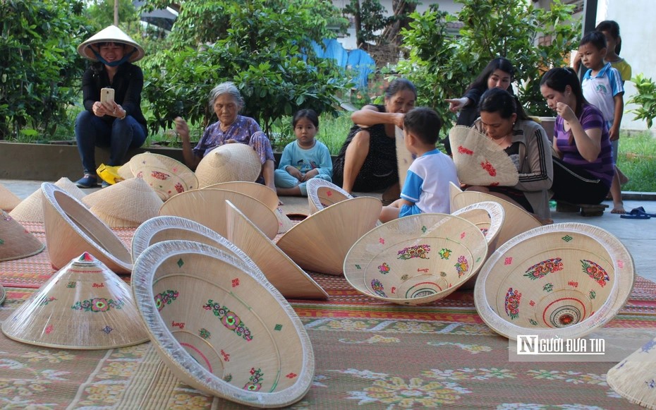 Kiến tạo không gian du lịch cộng đồng, tìm đầu ra cho làng nghề nón ngựa Di sản văn hóa quốc gia- Ảnh 8. Kiến tạo không gian du lịch cộng đồng, tìm đầu ra cho làng nghề nón ngựa Di sản văn hóa quốc gia- Ảnh 8.