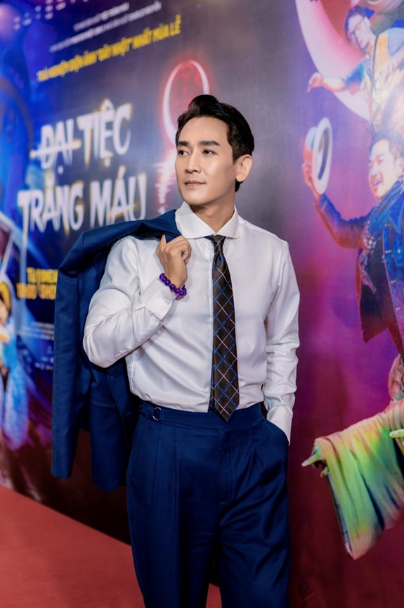 Hứa Vĩ Văn: Sức h&uacute;t tuổi 47 của một "qu&yacute; &ocirc;ng m&agrave;n ảnh Việt" - Ảnh 4.