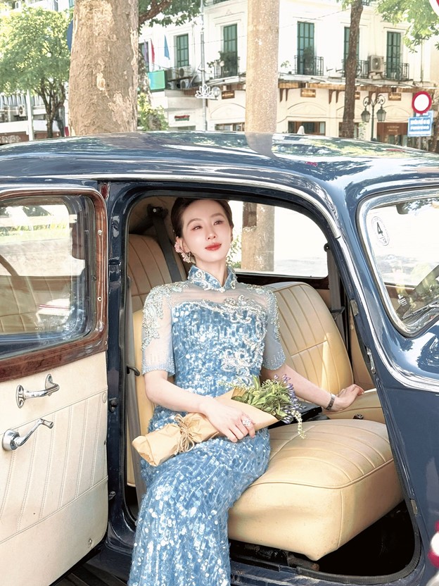 Mỹ nhân đẹp bậc nhất Trung Quốc khoe nhan sắc đỉnh cao ở phố đi bộ Hồ Gươm - Ảnh 5.