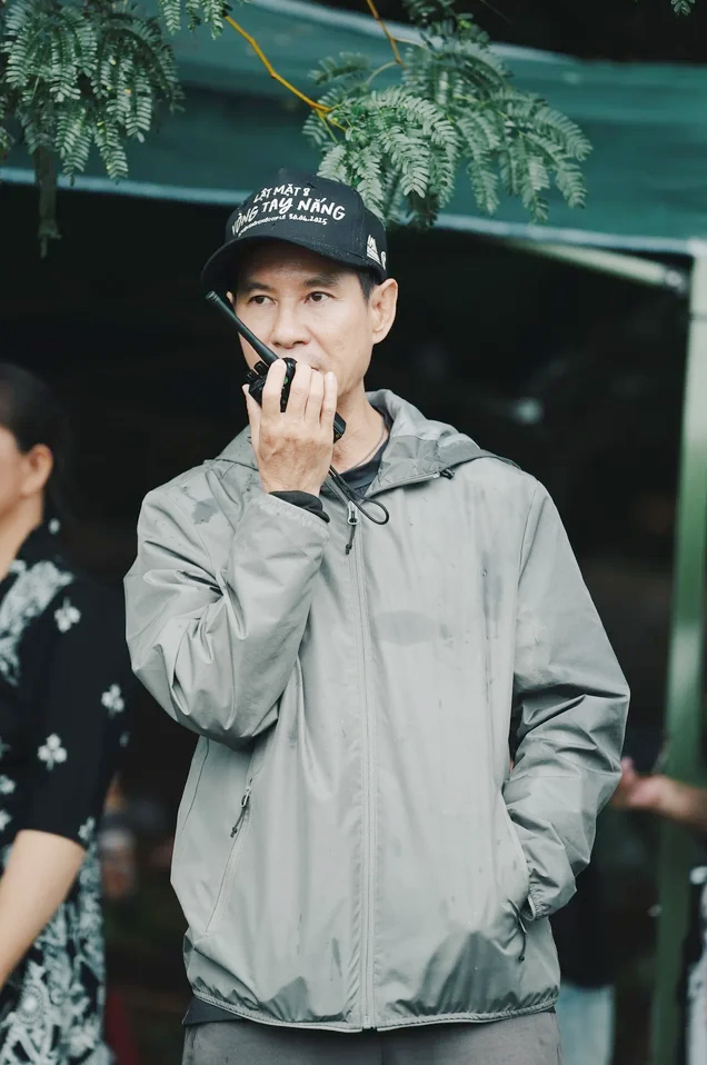 "Đạo diễn nghìn tỷ" và hôn nhân gần 2 thập kỷ hạnh phúc bên vợ kém 17 tuổi - Ảnh 1.