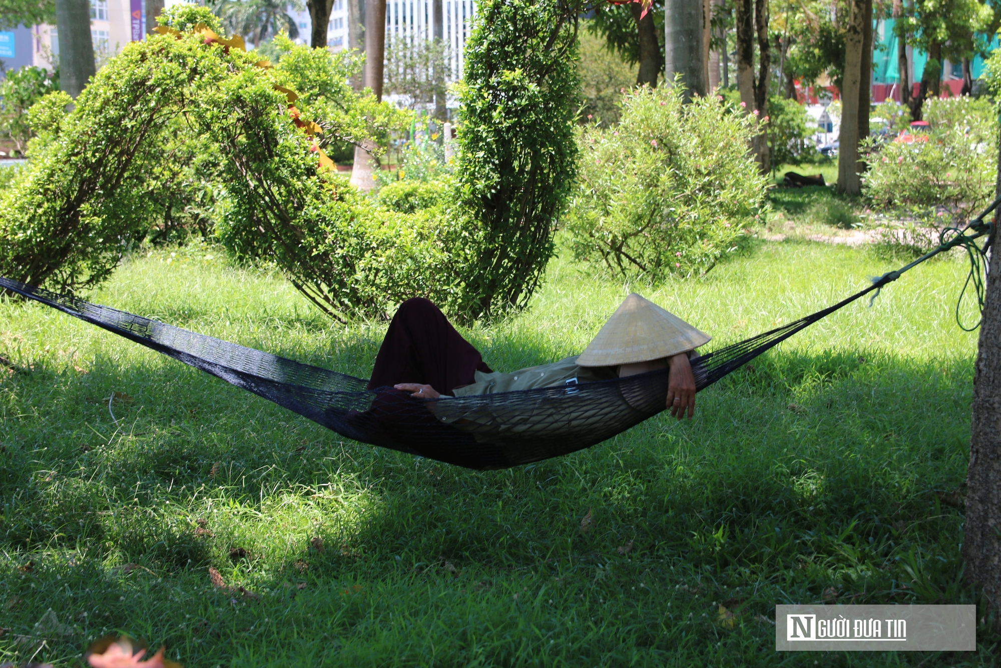 Người lao động kiệt sức mưu sinh giữa chảo lửa miền Trung- Ảnh 20. Người lao động kiệt sức mưu sinh giữa chảo lửa miền Trung- Ảnh 20.