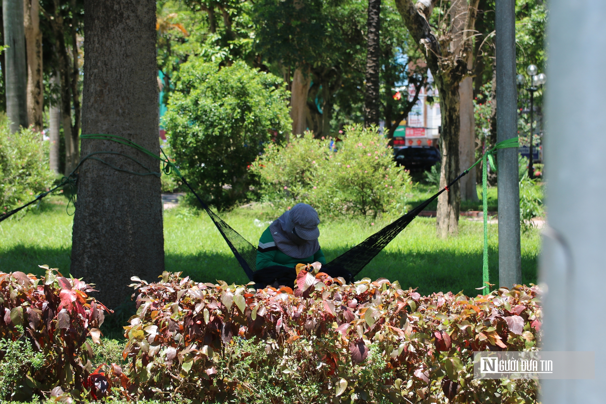 Người lao động kiệt sức mưu sinh giữa chảo lửa miền Trung- Ảnh 21. Người lao động kiệt sức mưu sinh giữa chảo lửa miền Trung- Ảnh 21.