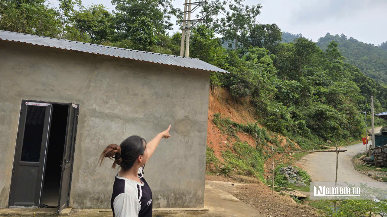 Ngàn hộ dân đánh đu tính mạng dưới chân núi: Sống bất an, đêm không dám ngủ lo sạt lở núi- Ảnh 2. Ngàn hộ dân đánh đu tính mạng dưới chân núi: Sống bất an, đêm không dám ngủ lo sạt lở núi- Ảnh 2.