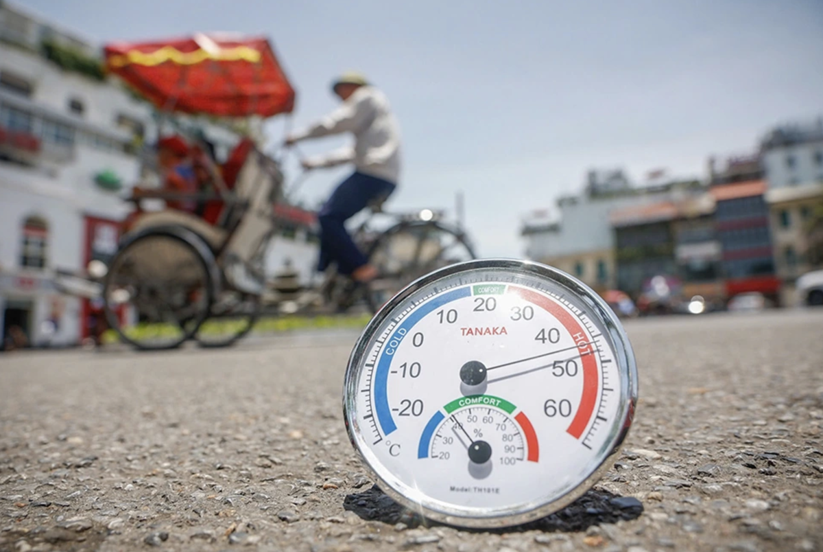 Nắng nóng như “chảo lửa”, bác sĩ cảnh báo nguy cơ tổn thương não vì sốc nhiệt - Ảnh 1.
