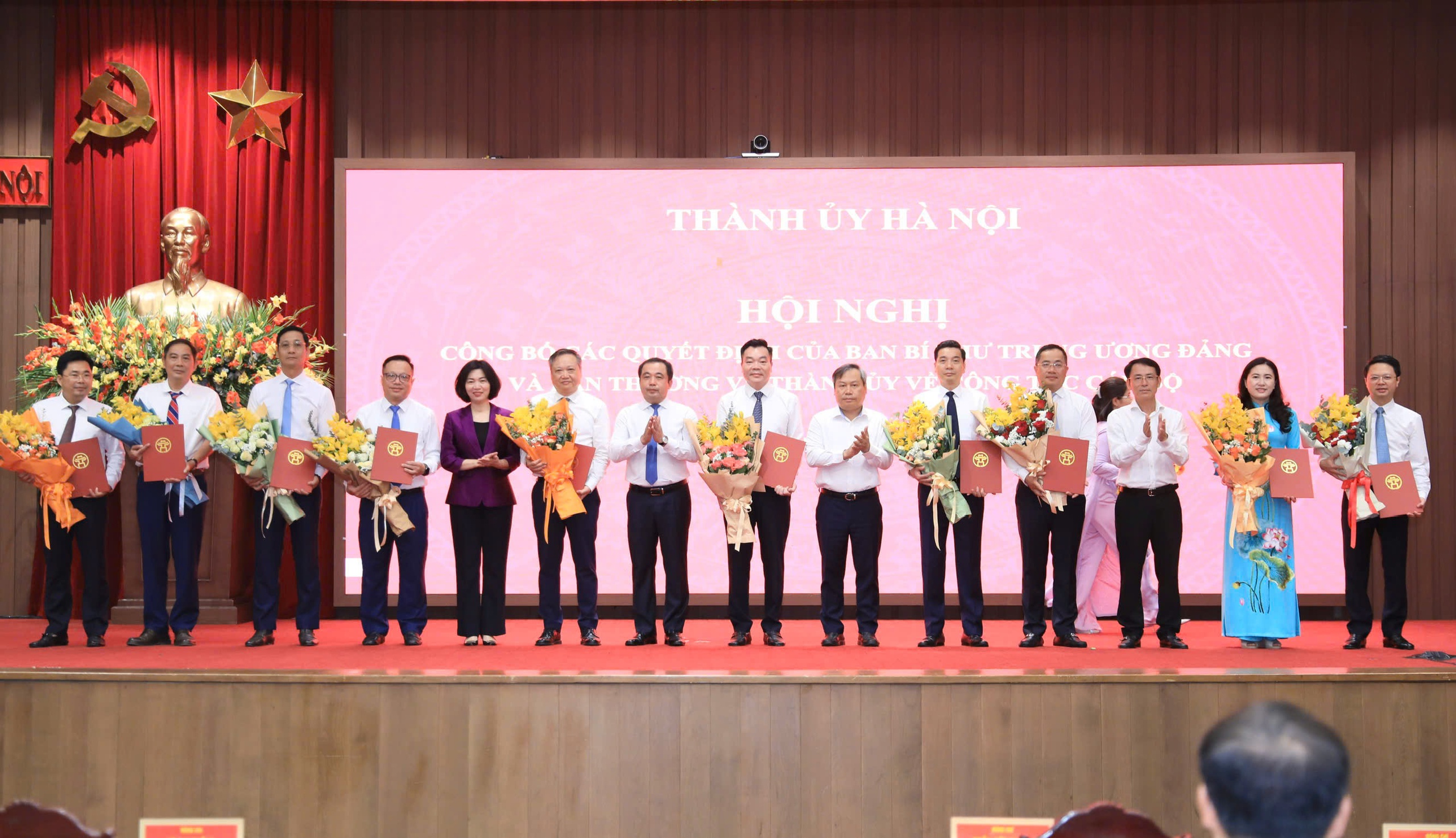 Hà Nội công bố các quyết định về công tác cán bộ- Ảnh 1.