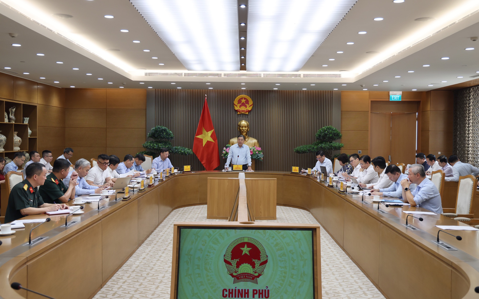 Ph&oacute; Thủ tướng Phạm Gia T&uacute;c: Kh&ocirc;ng để thiếu điện trong bất kỳ ho&agrave;n cảnh n&agrave;o - Ảnh 2.