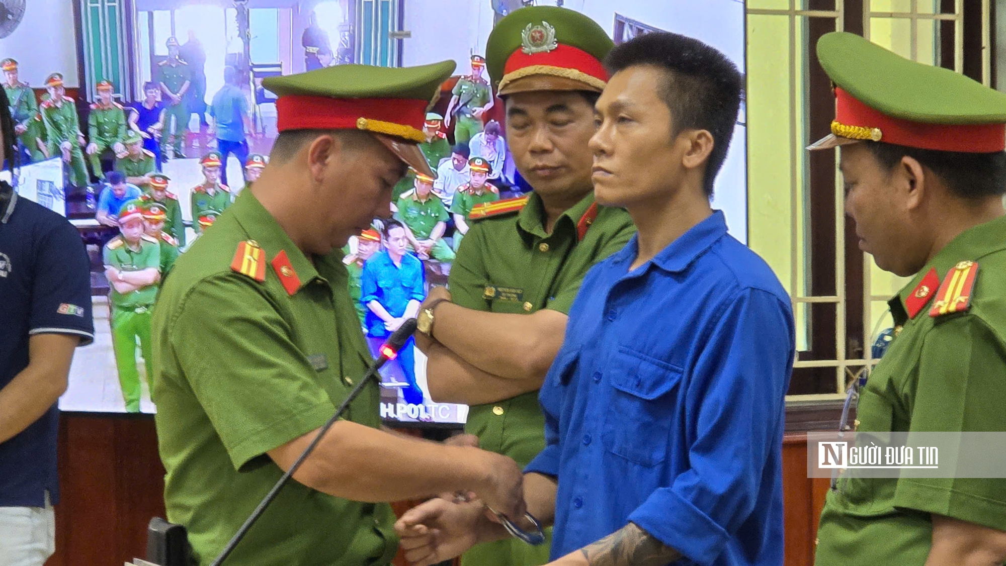 Dùng súng quân dụng cướp ngân hàng , 2 bị cáo lãnh án tổng cộng 56 năm tù - Ảnh 2.