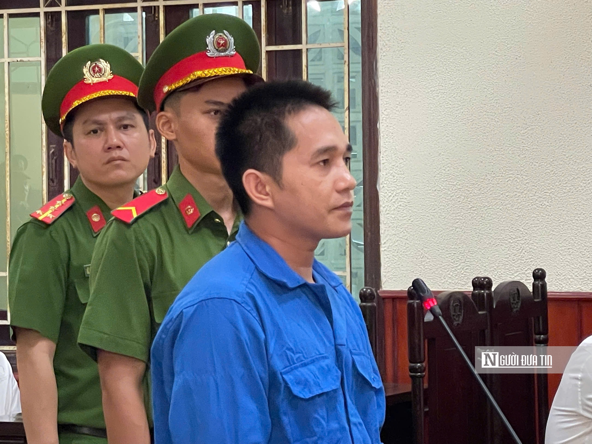 Dùng súng quân dụng cướp ngân hàng , 2 bị cáo lãnh án tổng cộng 56 năm tù - Ảnh 3.