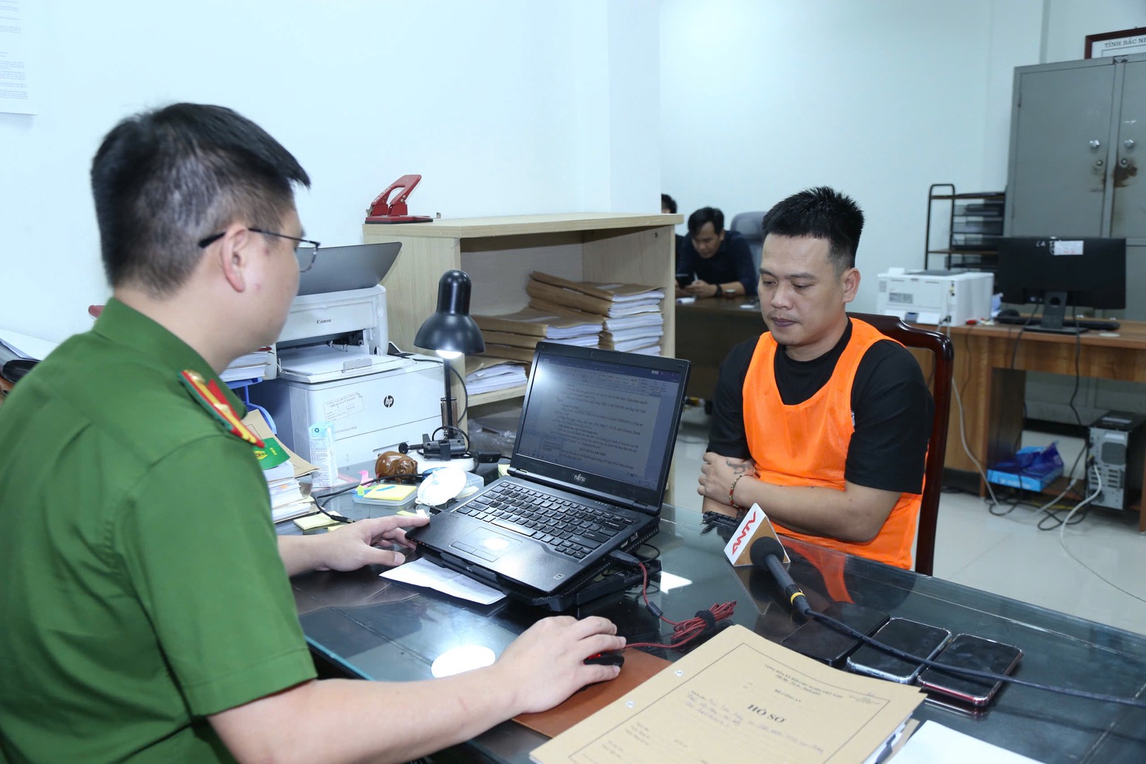 Triệt phá đường dây phát lậu bóng đá 