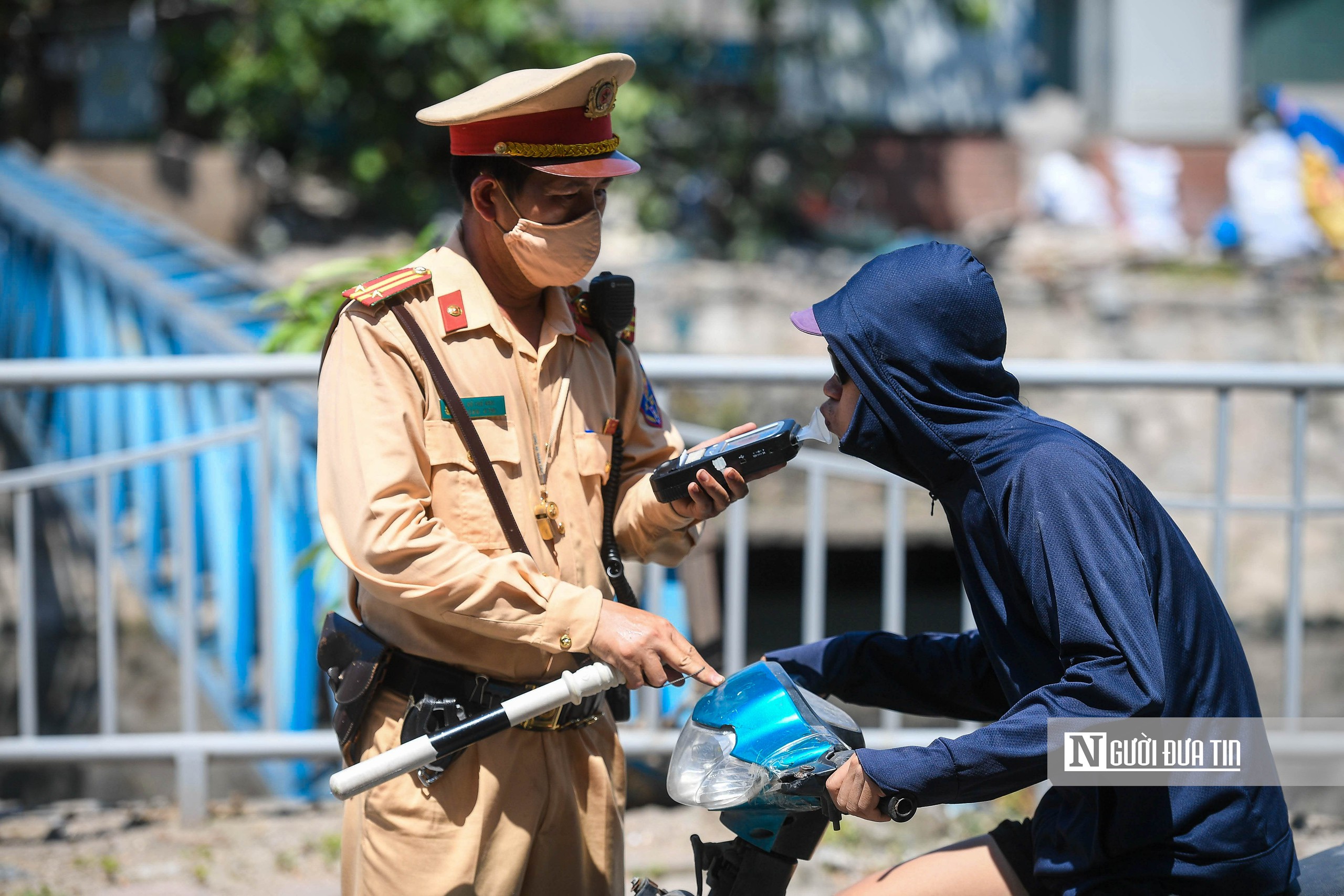 H&agrave; Nội: T&agrave;i xế bị xử phạt 9 triệu đồng v&igrave; uống v&agrave;i cốc bia giải nhiệt- Ảnh 9.