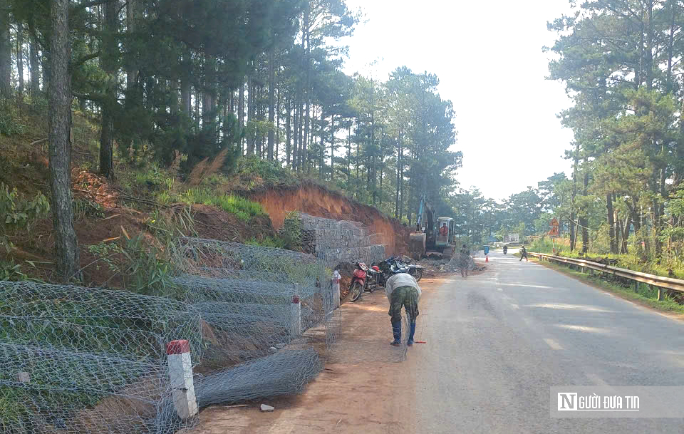 Trước mùa mưa bão, Lâm Đồng tăng tốc xử lý các “điểm nóng” sạt lở quốc lộ- Ảnh 2. Trước mùa mưa bão, Lâm Đồng tăng tốc xử lý các “điểm nóng” sạt lở quốc lộ- Ảnh 2.