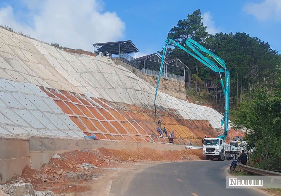 Trước mùa mưa bão, Lâm Đồng tăng tốc xử lý các “điểm nóng” sạt lở quốc lộ- Ảnh 7. Trước mùa mưa bão, Lâm Đồng tăng tốc xử lý các “điểm nóng” sạt lở quốc lộ- Ảnh 7.