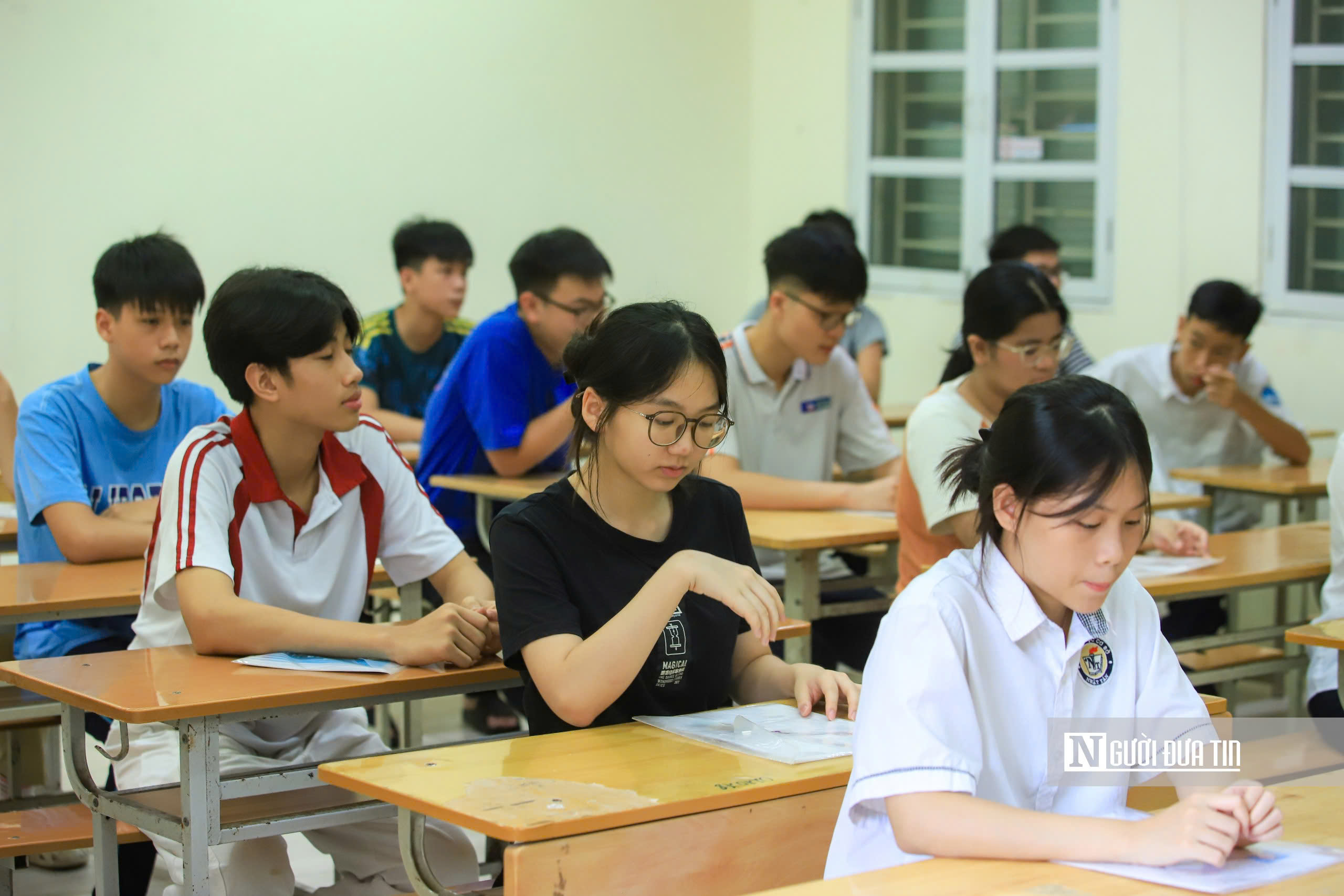 Nắng nóng ngày làm thủ tục thi lớp 10: Nỗi lo từ phòng thi đến cổng trường - Ảnh 10.