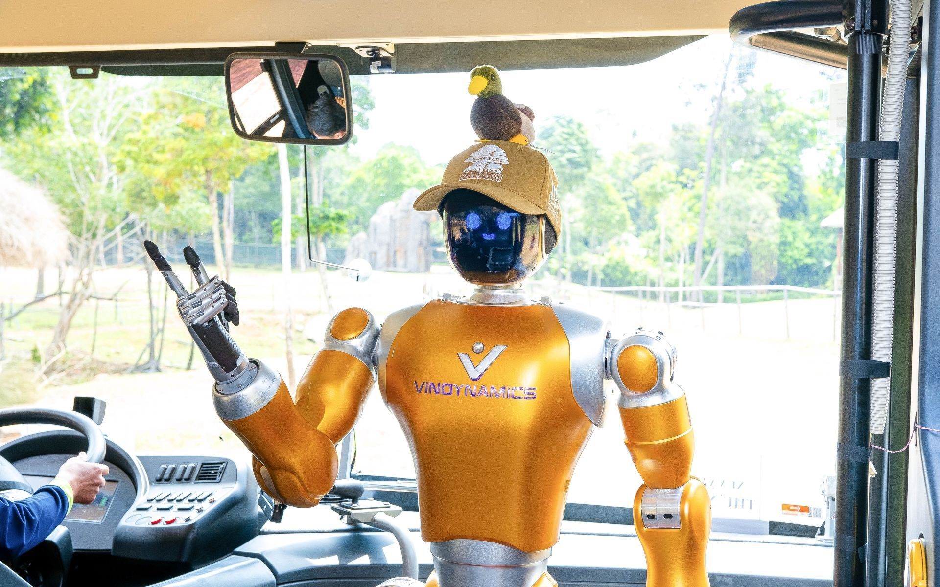 Robot hình người Dyno của VinDynamics thử nghiệm tại Vinpearl Safari Phú Quốc
