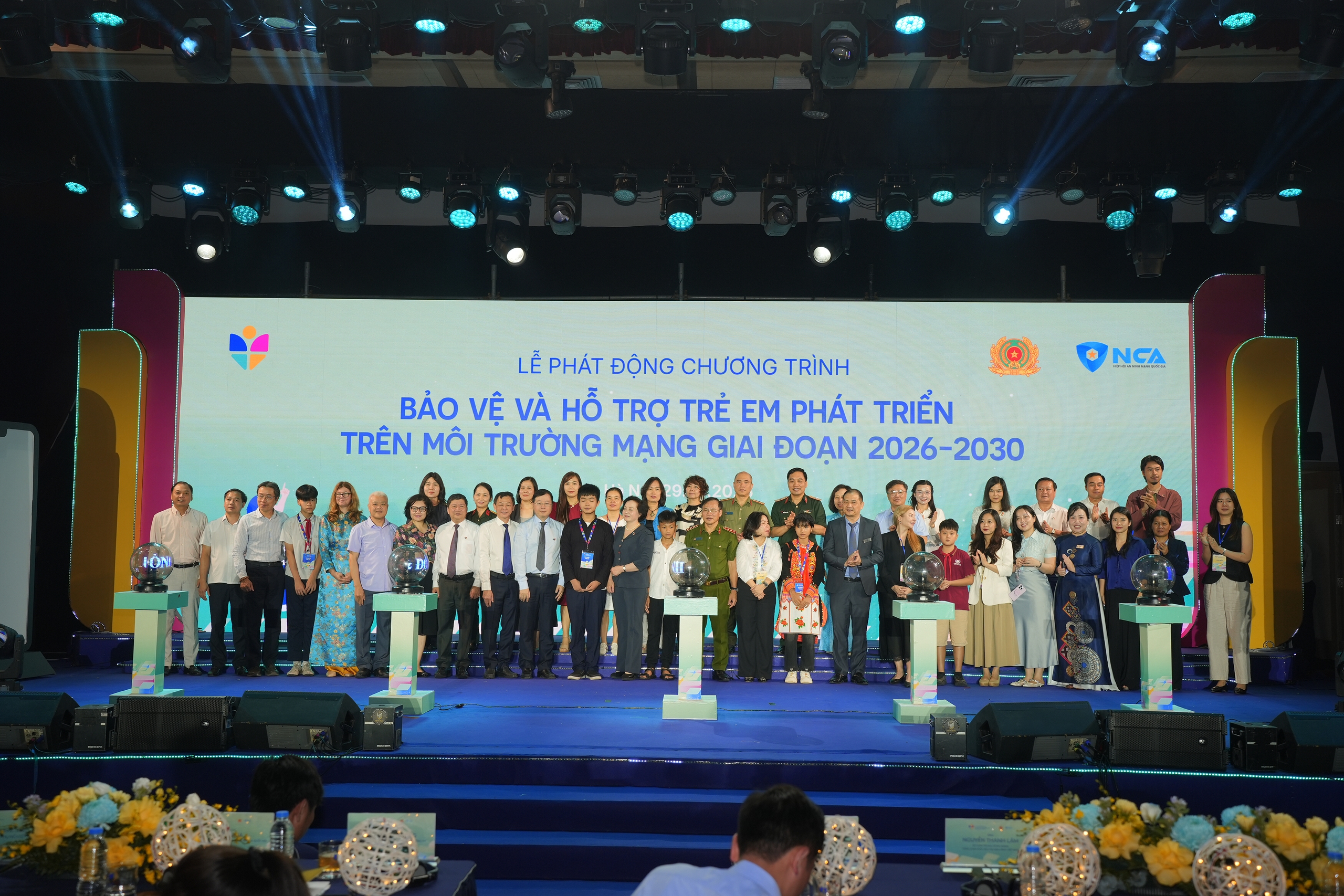 Đẩy mạnh bảo vệ và hỗ trợ trẻ em trên môi trường mạng - Ảnh 1.