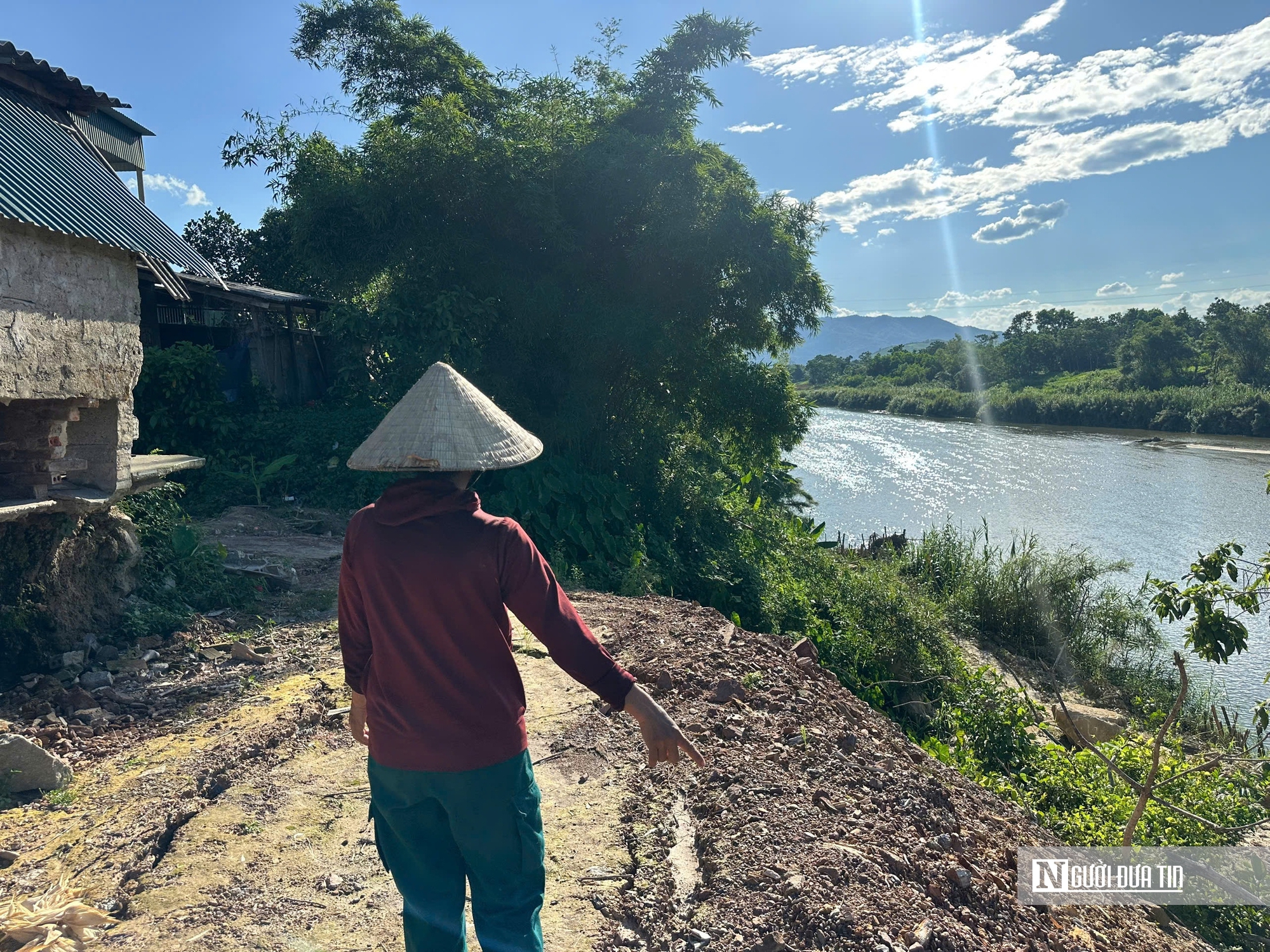 H&agrave; Tĩnh: Bờ s&ocirc;ng sạt lở, h&agrave;ng chục hộ d&acirc;n sống trong thấp thỏm - Ảnh 3.