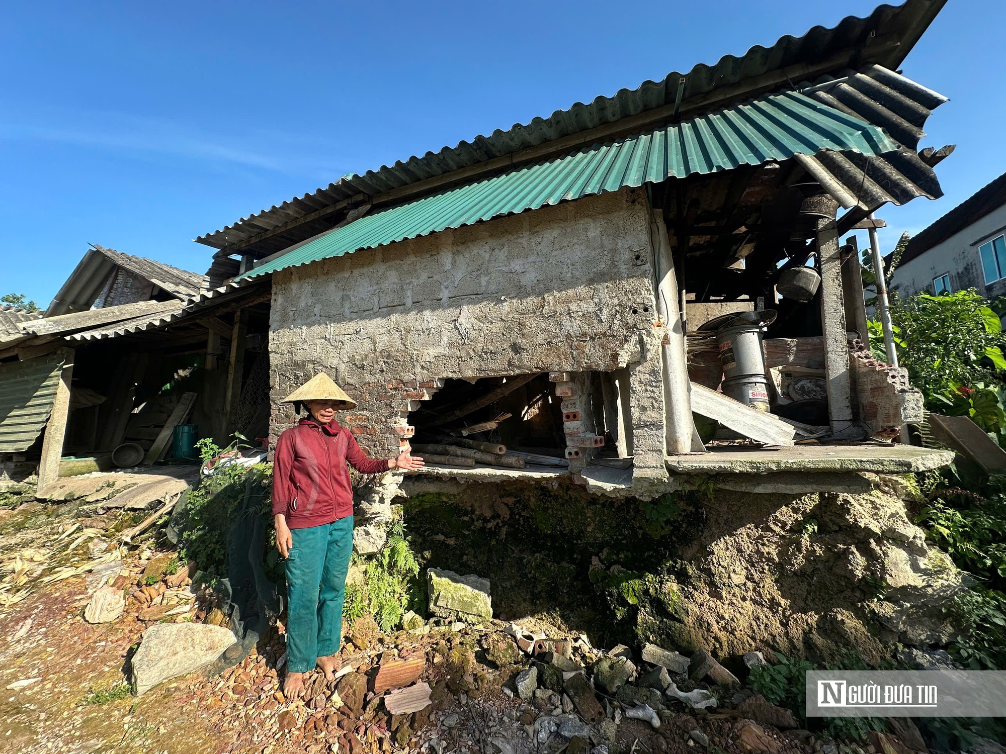 H&agrave; Tĩnh: Bờ s&ocirc;ng sạt lở, h&agrave;ng chục hộ d&acirc;n sống trong thấp thỏm - Ảnh 4.