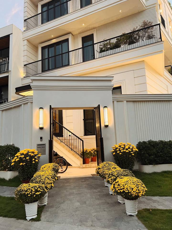 Nam ca sĩ đình đám, 3 lần đẹp nhất thế giới, 38 tuổi vẫn chọn độc thân trong biệt thự triệu đô  - Ảnh 3.