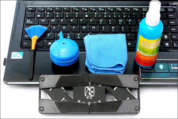 Vệ sinh bàn phím laptop rất đơn giản nhưng nhiều người bỏ qua công đoạn này dễ gây hỏng thiết bị - Ảnh 1.
