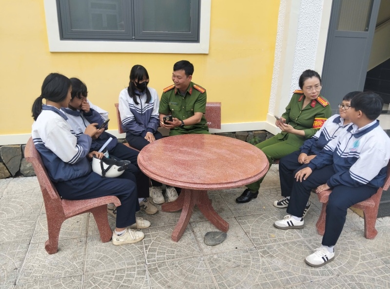 Cảnh báo thủ đoạn lừa đảo nhắm vào học sinh trong dịp nghỉ hè - Ảnh 1.