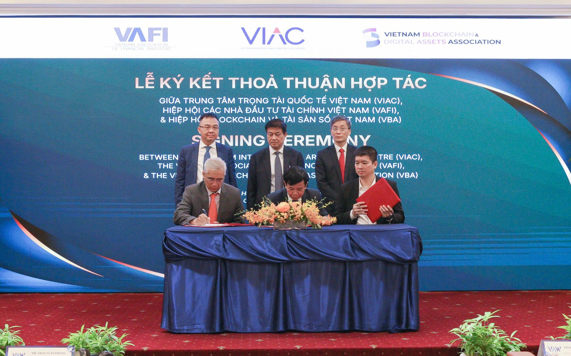“Không thể xây trung tâm tài chính quốc tế bằng một nền pháp lý cũ”: Góc nhìn thẳng từ các chuyên gia hàng đầu về trọng tài, tài sản số và thể chế- Ảnh 4. “Không thể xây trung tâm tài chính quốc tế bằng một nền pháp lý cũ”: Góc nhìn thẳng từ các chuyên gia hàng đầu về trọng tài, tài sản số và thể chế- Ảnh 4.