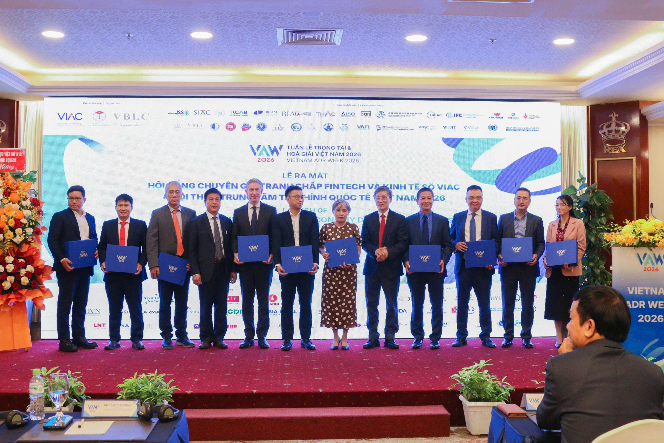 Ra mắt hội đồng chuyên gia giải quyết tranh chấp FinTech, “dọn đường” cho Trung tâm Tài chính Quốc tế- Ảnh 7. Ra mắt hội đồng chuyên gia giải quyết tranh chấp FinTech, “dọn đường” cho Trung tâm Tài chính Quốc tế- Ảnh 7.