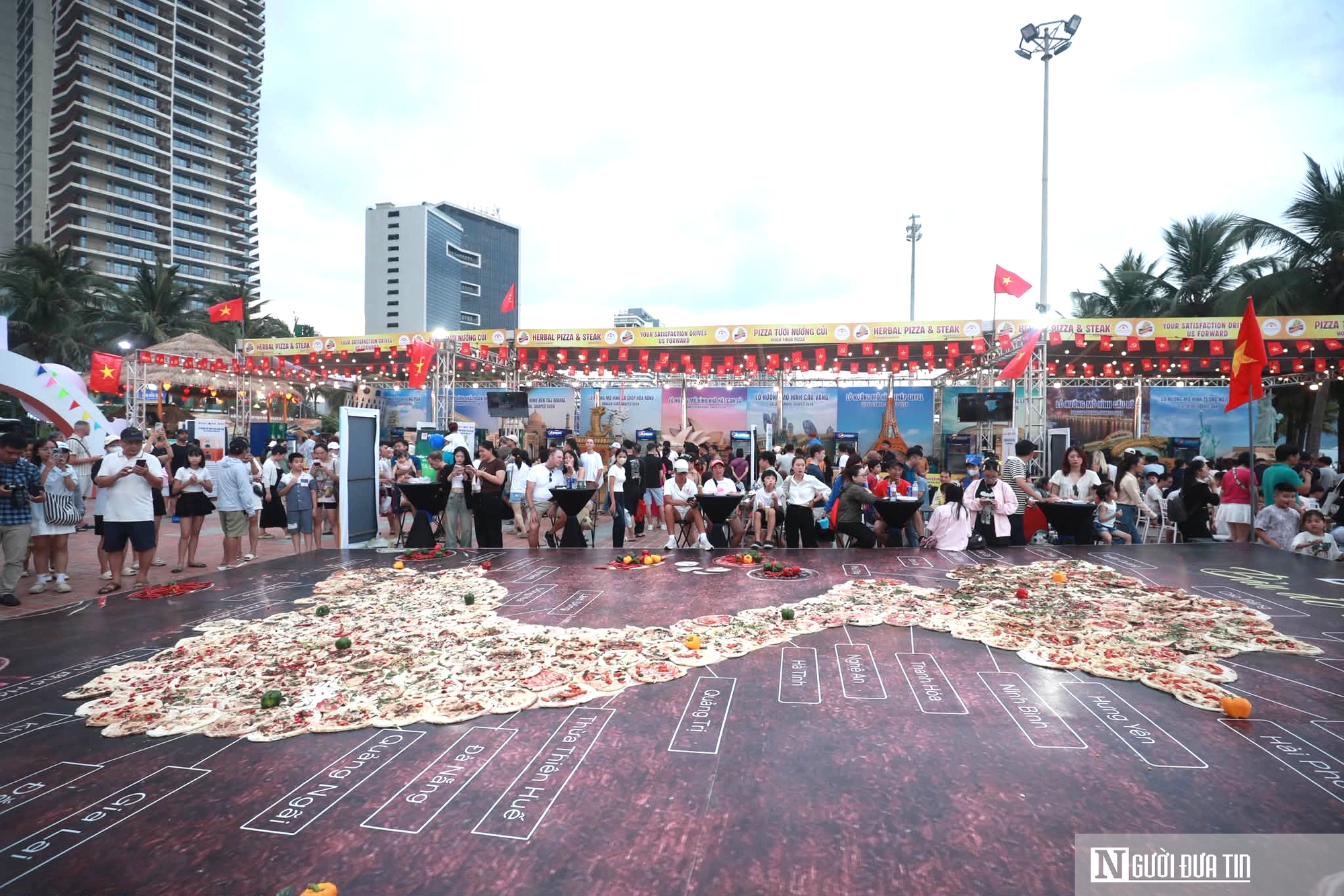 Kh&aacute;ch quốc tế &ldquo;đổ về&rdquo; Đ&agrave; Nẵng dịp lễ, nhiều người chọn &ldquo;ở để sống&rdquo;- Ảnh 2.