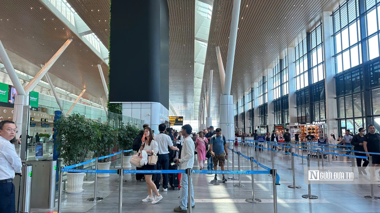 Người dân “ùn ùn” quay lại Tp.HCM sau nghỉ lễ, giao thông gặp nhiều khó khăn- Ảnh 3.