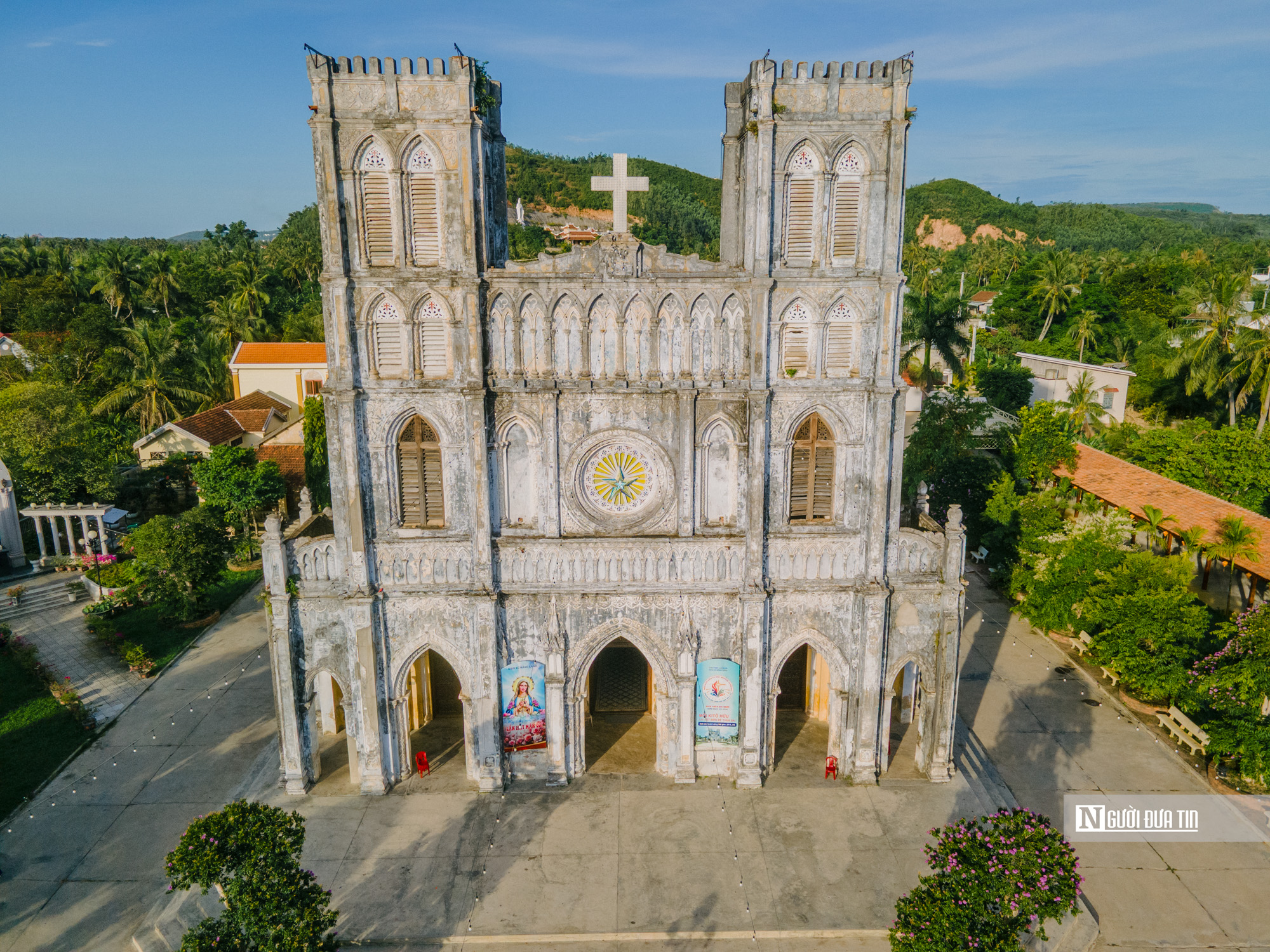 Kh&aacute;m ph&aacute; Th&aacute;nh đường Gothic 130 năm tuổi, nơi lưu giữ cuốn s&aacute;ch chữ Quốc ngữ đầu ti&ecirc;n tại Việt Nam- Ảnh 1.