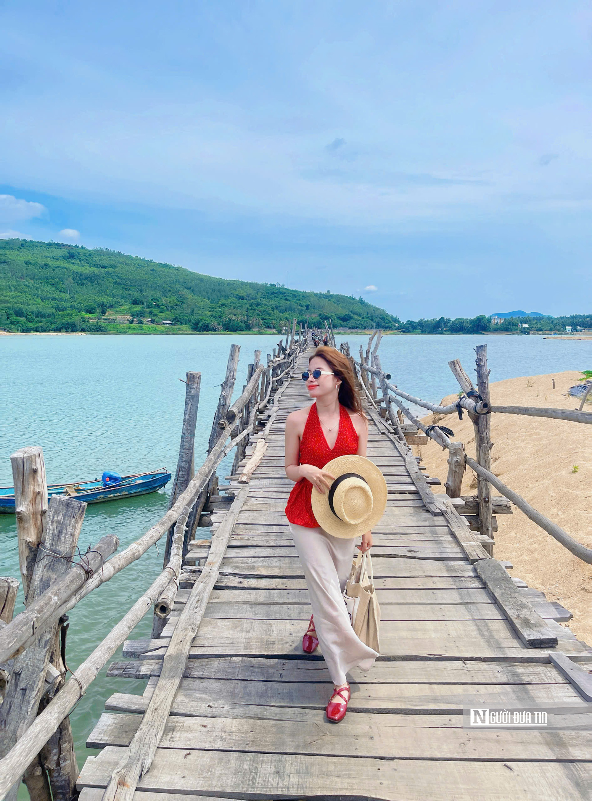 Độc lạ cây cầu gỗ qua sông dài nhất Việt Nam, là lối đi tắt nối hai xã của tỉnh Đắk Lắk- Ảnh 15. Độc lạ cây cầu gỗ qua sông dài nhất Việt Nam, là lối đi tắt nối hai xã của tỉnh Đắk Lắk- Ảnh 15.