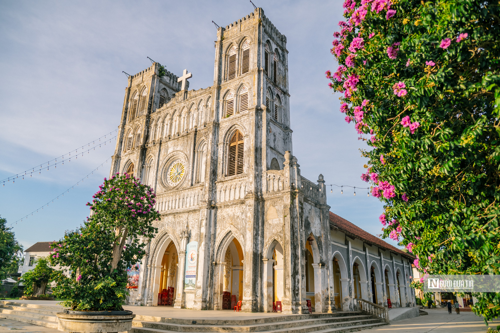 Kh&aacute;m ph&aacute; Th&aacute;nh đường Gothic 130 năm tuổi, nơi lưu giữ cuốn s&aacute;ch chữ Quốc ngữ đầu ti&ecirc;n tại Việt Nam- Ảnh 2.