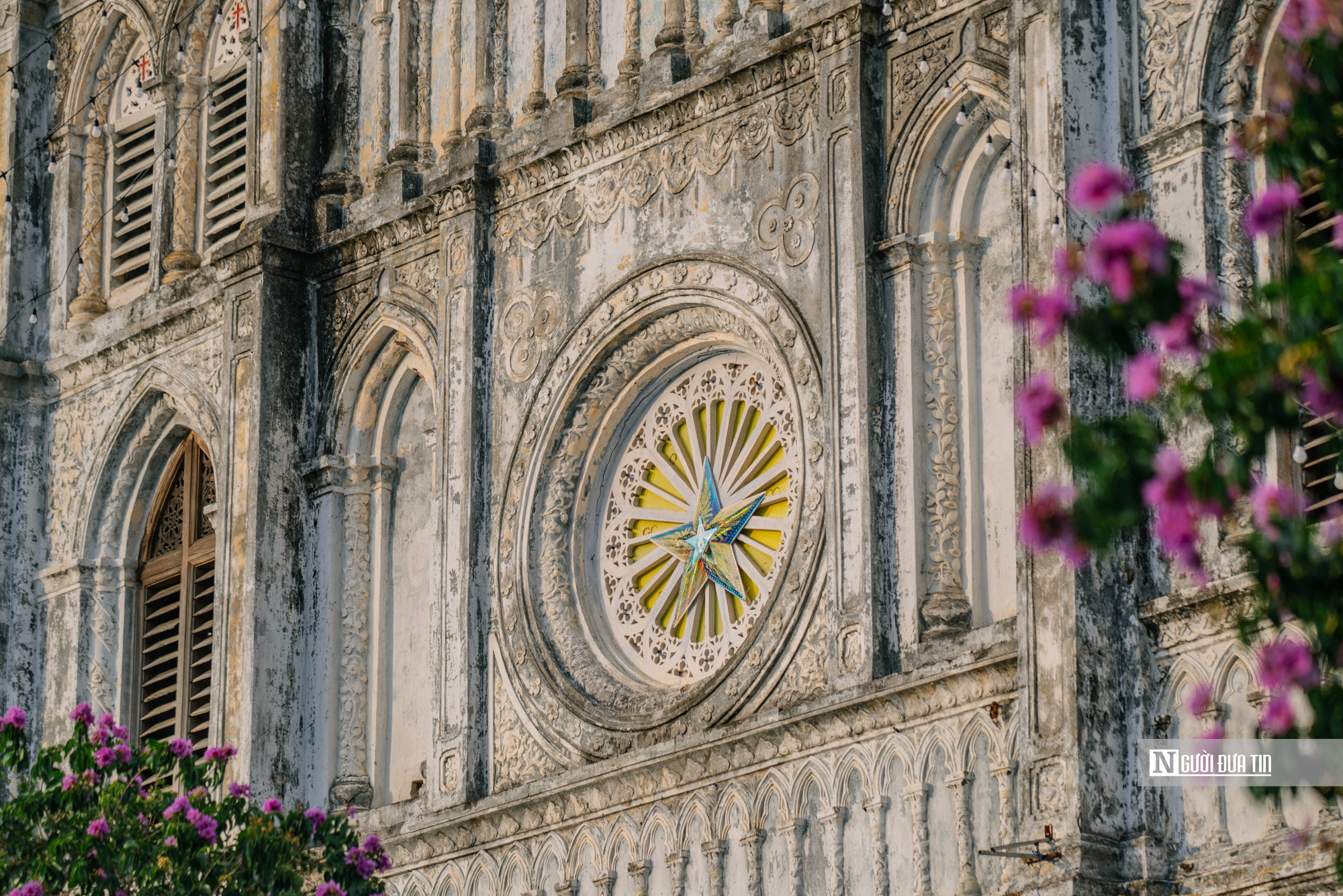 Kh&aacute;m ph&aacute; Th&aacute;nh đường Gothic 130 năm tuổi, nơi lưu giữ cuốn s&aacute;ch chữ Quốc ngữ đầu ti&ecirc;n tại Việt Nam- Ảnh 5.