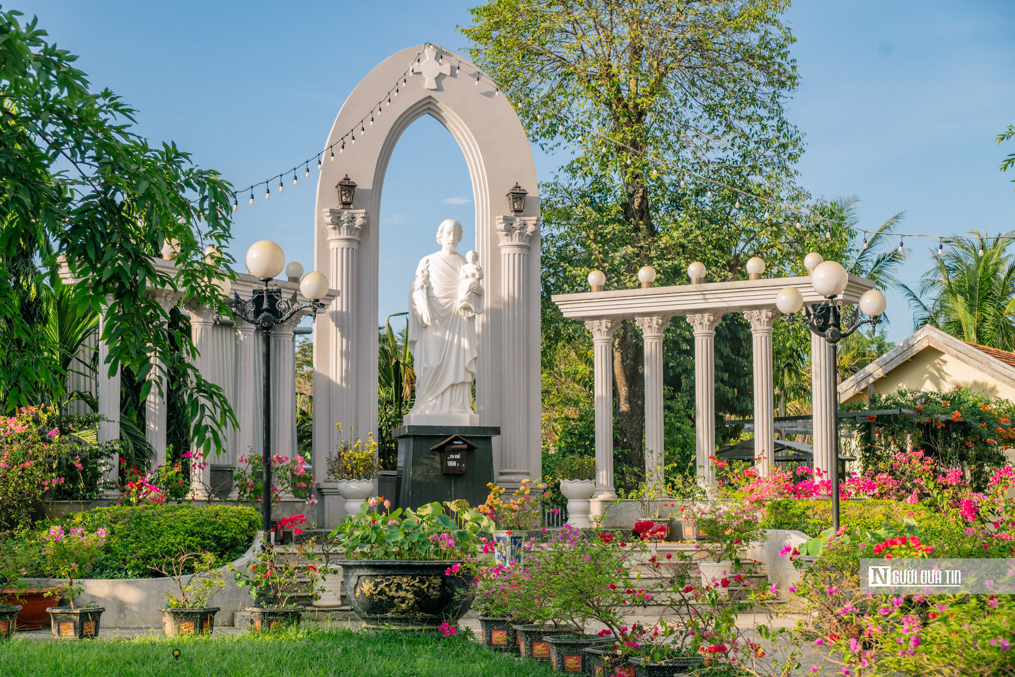Kh&aacute;m ph&aacute; Th&aacute;nh đường Gothic 130 năm tuổi, nơi lưu giữ cuốn s&aacute;ch chữ Quốc ngữ đầu ti&ecirc;n tại Việt Nam- Ảnh 4.