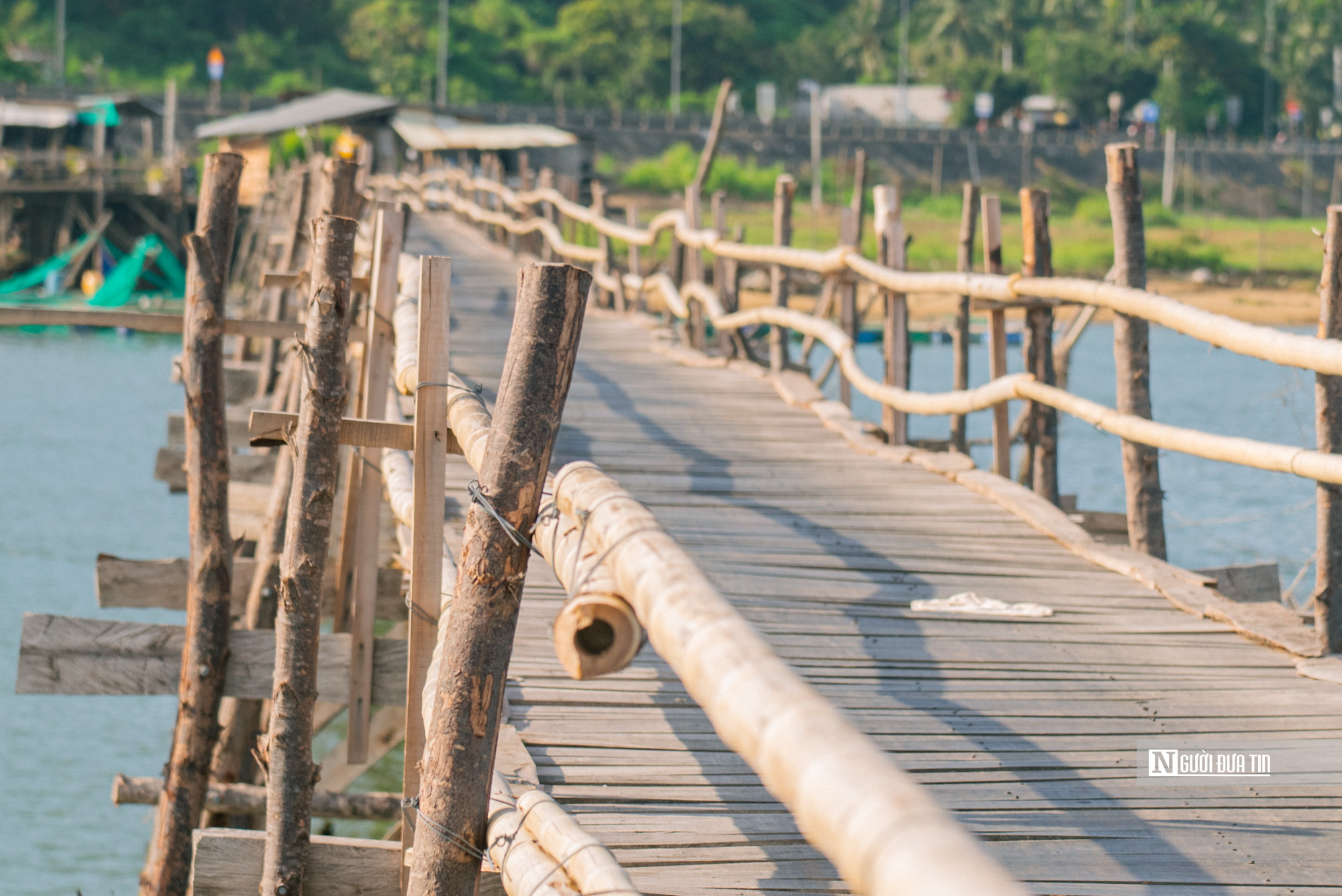 Độc lạ cây cầu gỗ qua sông dài nhất Việt Nam, là lối đi tắt nối hai xã của tỉnh Đắk Lắk- Ảnh 9. Độc lạ cây cầu gỗ qua sông dài nhất Việt Nam, là lối đi tắt nối hai xã của tỉnh Đắk Lắk- Ảnh 9.
