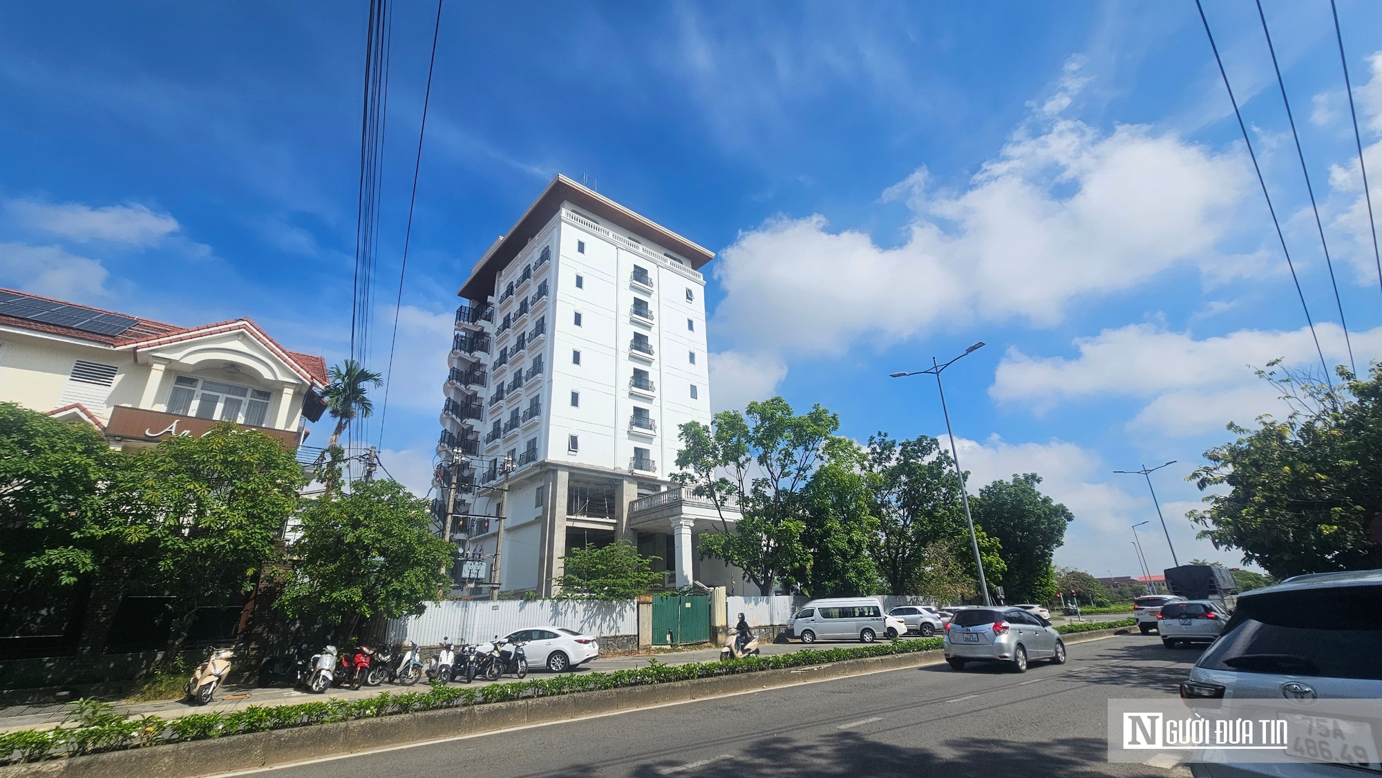 Bên trong dự án nhà khách Tỉnh uỷ ở Huế chậm tiến độ, lộ nhiều vi phạm- Ảnh 1. Bên trong dự án nhà khách Tỉnh uỷ ở Huế chậm tiến độ, lộ nhiều vi phạm- Ảnh 1.