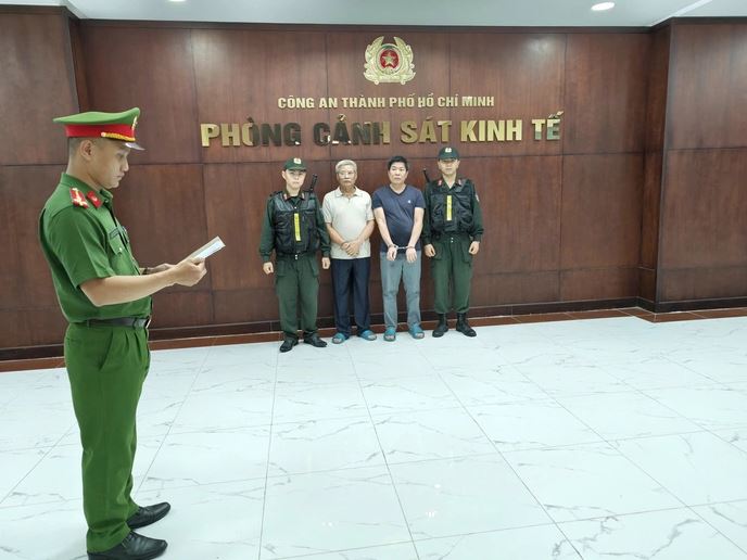 Công an Tp.HCM bắt chủ nhà thuốc đông y Bảo Thanh Đường - Ảnh 1.
