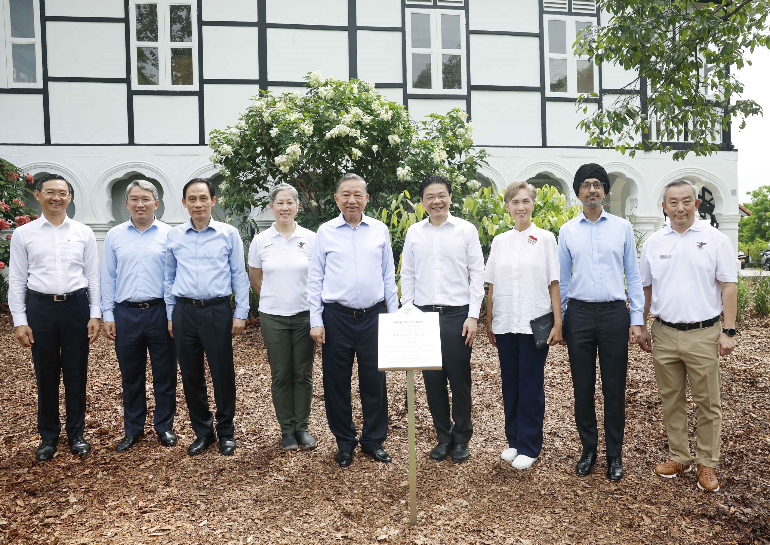 Tổng Bí thư, Chủ tịch nước Tô Lâm trồng cây tại Vườn Bách thảo Singapore - Ảnh 2.