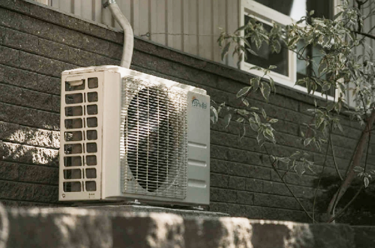 Thành phố tặng máy điều hòa miễn phí cho người cao tuổi thu nhập thấp - Ảnh 1.