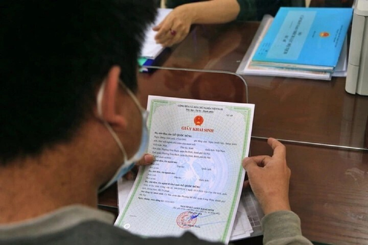 Chuyển từ “quản lý thụ động” sang “phục vụ chủ động”: Đột phá trong đăng ký khai sinh, khai tử- Ảnh 1. Chuyển từ “quản lý thụ động” sang “phục vụ chủ động”: Đột phá trong đăng ký khai sinh, khai tử- Ảnh 1.