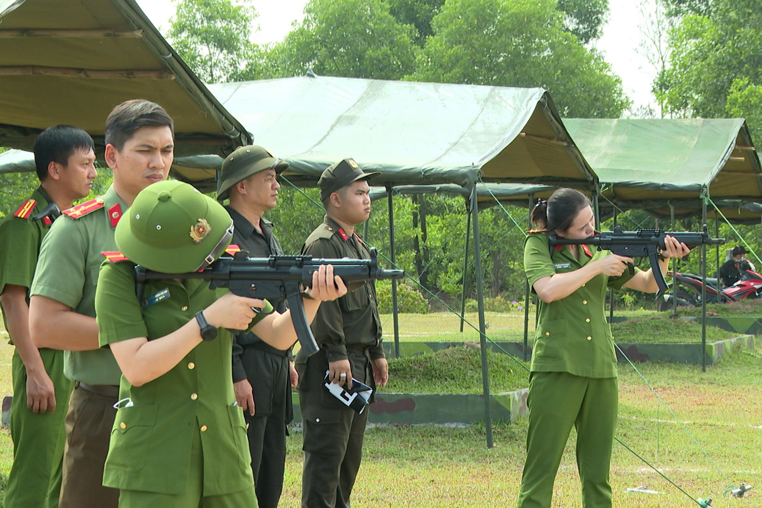 Đội nắng bám thao trường, những “bông hồng thép” Công an Huế quyết chinh phục hội thao lớn- Ảnh 2.