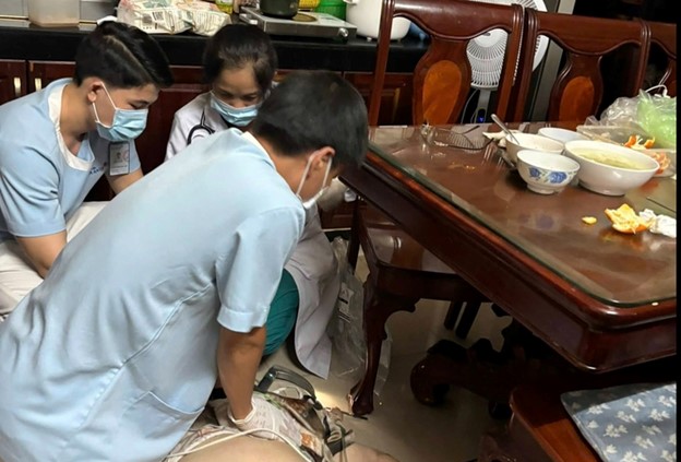 Hóc thịt khi ăn tối, cụ bà 81 tuổi ngừng tim- Ảnh 1. Hóc thịt khi ăn tối, cụ bà 81 tuổi ngừng tim- Ảnh 1.