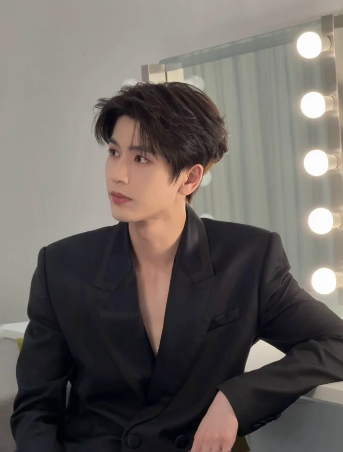 Nam thần đình đám showbiz gặp sự cố sức khỏe gây lo lắng - Ảnh 3.