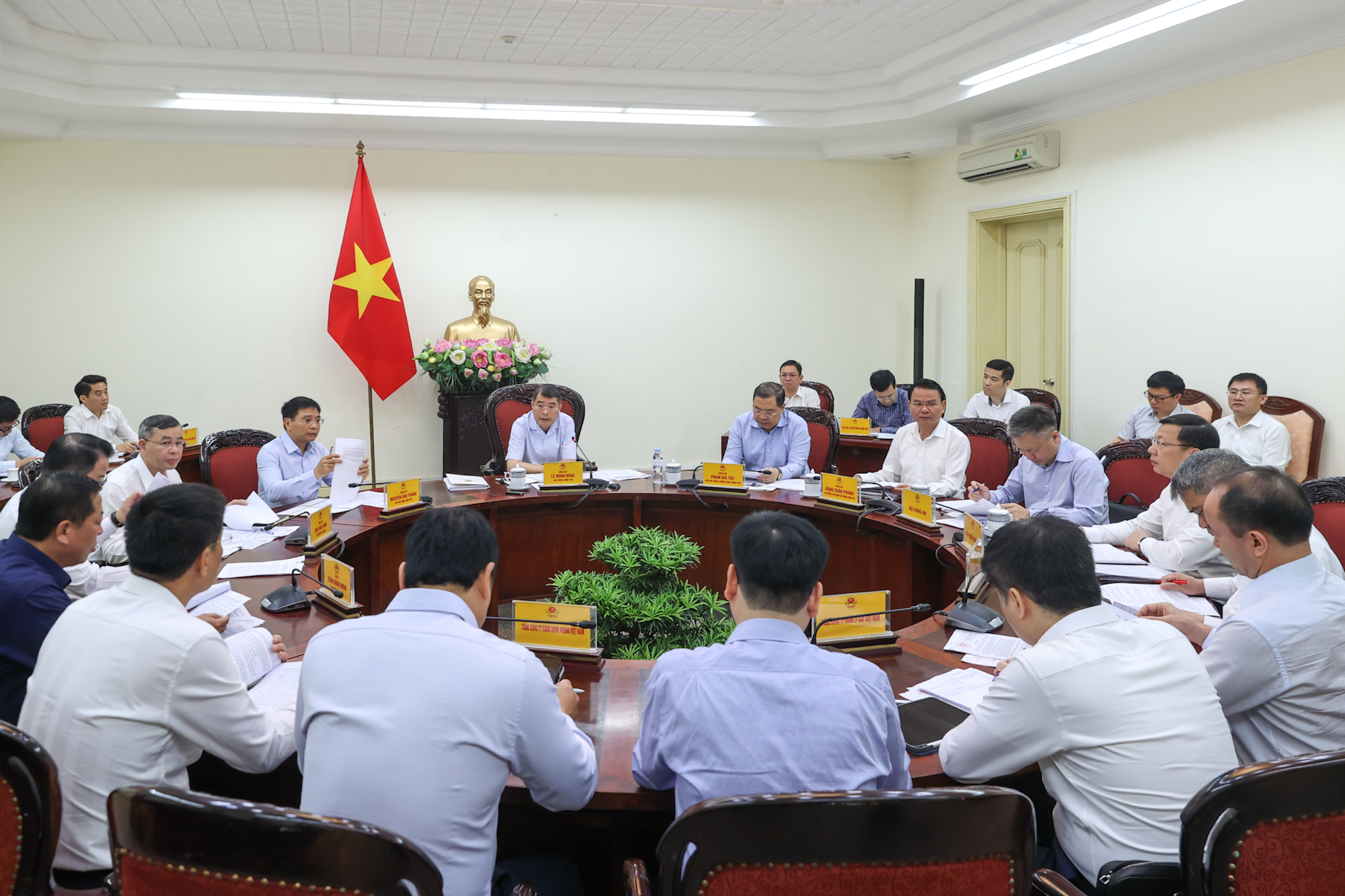 Thủ tướng Lê Minh Hưng: Dứt điểm việc kiện toàn vị trí Chủ tịch và Tổng Giám đốc ACV - Ảnh 2.