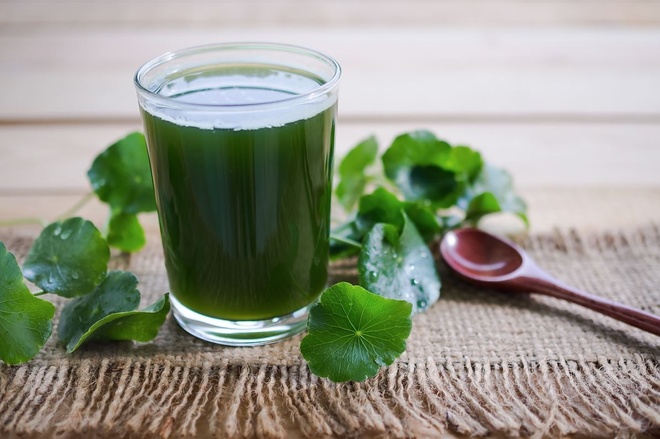 Những người không nên uống nước rau má kẻo 