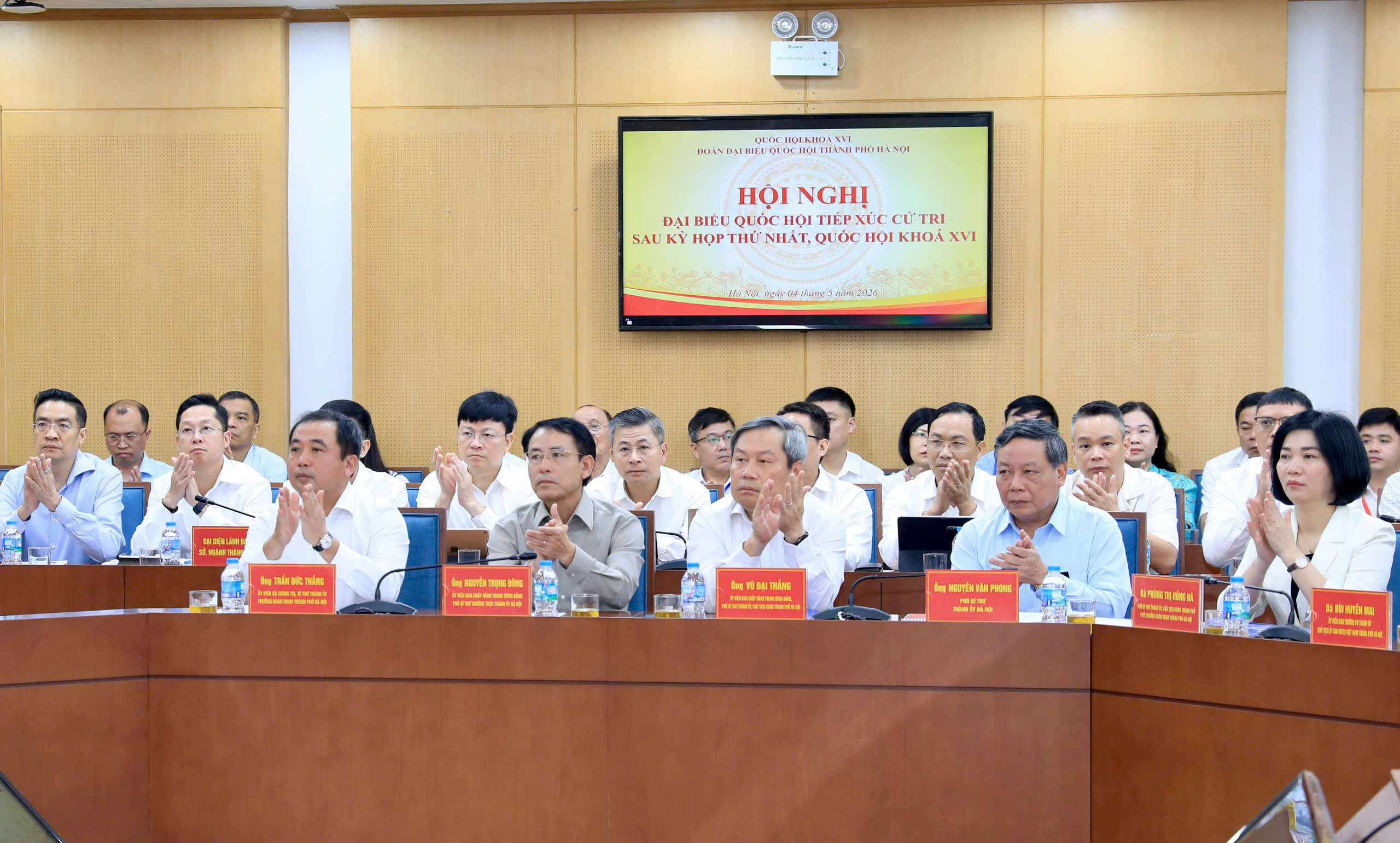 Tổng B&iacute; thư, Chủ tịch nước T&ocirc; L&acirc;m tiếp x&uacute;c cử tri 10 phường của H&agrave; Nội - Ảnh 3.