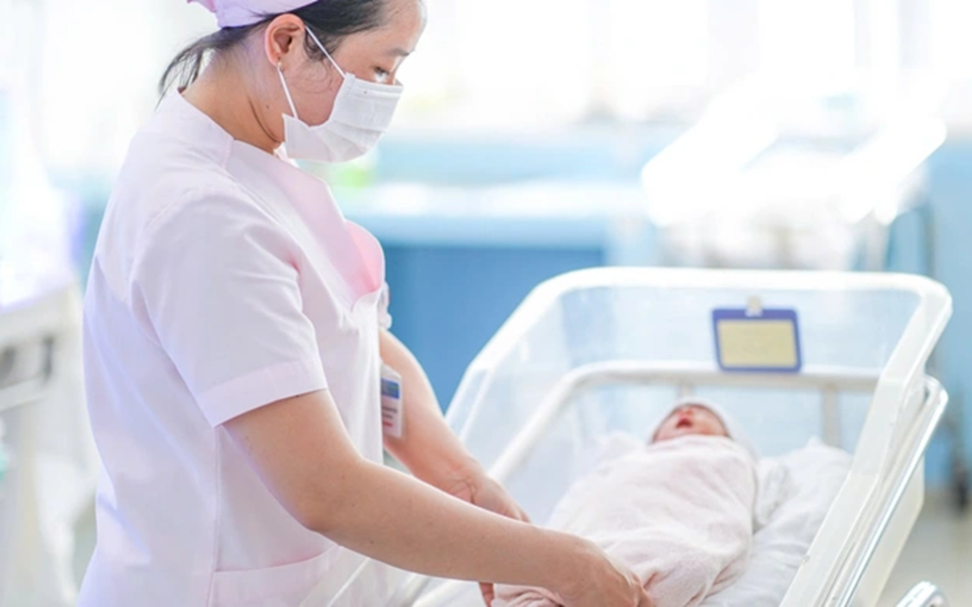 B&eacute; sơ sinh 4 ng&agrave;y tuổi mang nh&oacute;m m&aacute;u &ldquo;cực hiếm&rdquo; lần đầu ghi nhận - Ảnh 2.